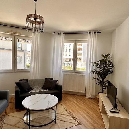 Villeurbanne • T2 Fraternite • Hostisy Kültér fotó