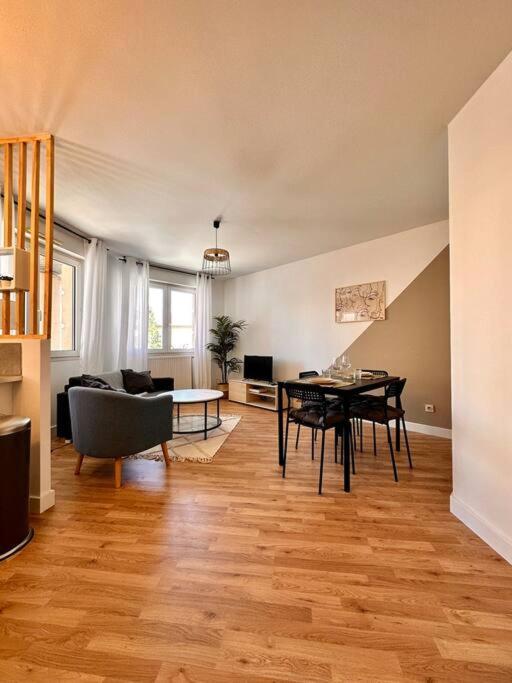 Villeurbanne • T2 Fraternite • Hostisy Kültér fotó